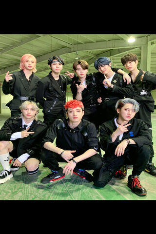 Stray Kids: The Dynamic K-Pop Crew 🌟