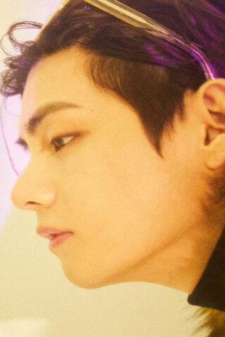 The Charismatic Aura of Taehyung V ✨