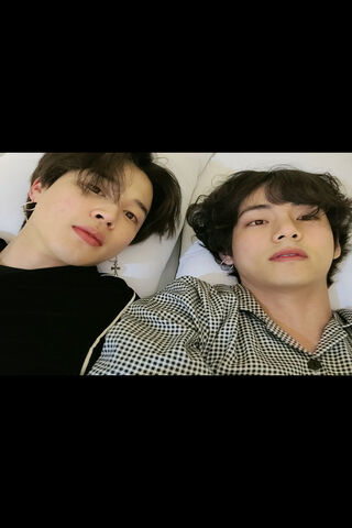 Vmin: A Moment of Friendship 💖