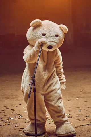 Wos: The Bear That Rocks the Stage! 🎤🐻