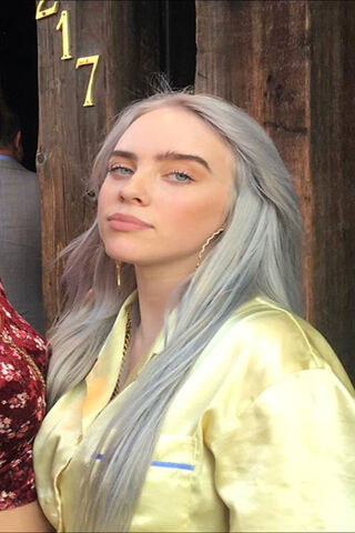 Billie Eilish: A Glimpse of Iconic Style 🌟