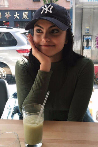 Chillin' in Style: A Day Out with Camila Mendes 🌟