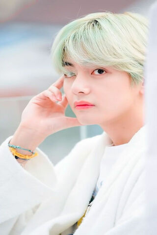 Charming Aura: The Allure of Kim Taehyung ✨