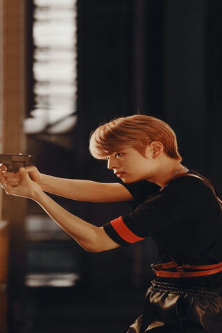 The Intense Standoff: Kim Seungmin in Action 🎬🔫
