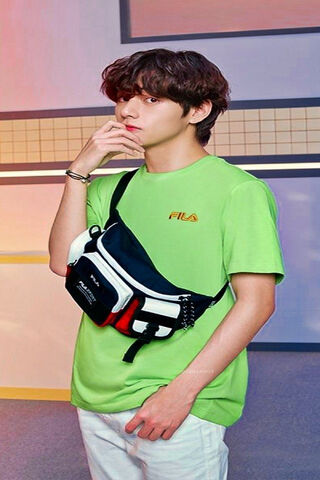 V's Vibrant Style: A BTS Fashion Icon 🌟