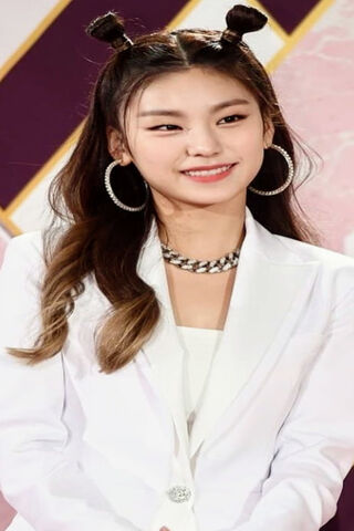 Yeji Shines Bright: The Star of ITZY 🌟