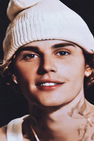 Justin Bieber: The Iconic Pop Star 🎤✨