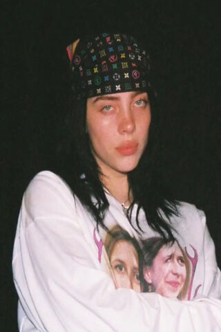 Billie Eilish: A Bold Expression of Individuality 🎤✨