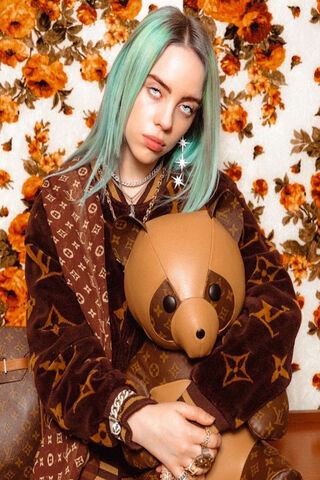 Whimsical Vibes with a Touch of Edginess 🌼🧸