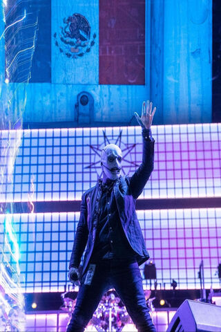 Corey Taylor: The Masked Maestro of Metal 🤘🎭
