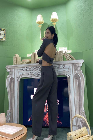 Stylish Elegance: Jennie Kim's Chic Look ✨