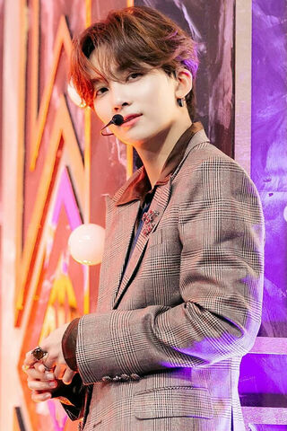 Jeonghan's Stellar Performance: A HOMERUN Moment! 🌟