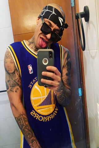 Lefty Sm: The Bold Basketball Vibe 🏀✨