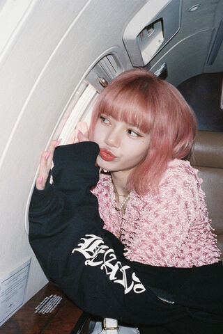 Lalisa's Dreamy Escape ✈️✨