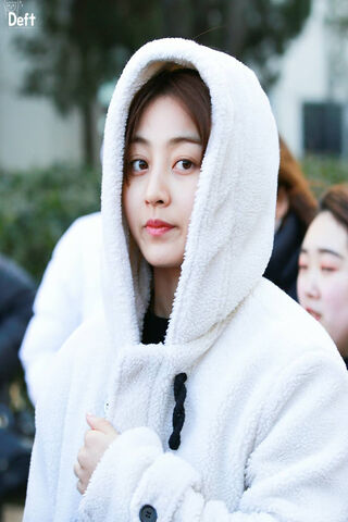 Cozy Charm: Park Jihyo in Winter Warmth ❄️✨