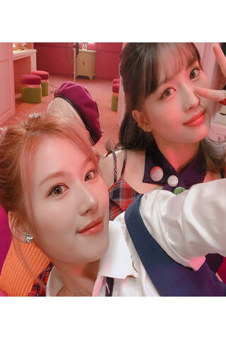 Twice SaMo: A Moment of Joy! 🎉