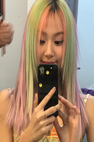 Chaeyoung's Colorful Transformation 🌈✨
