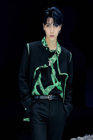 Ten's Dazzling Style: A Visual Masterpiece