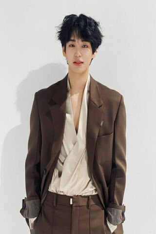 Charming Elegance: Victon's Visual Star 🌟