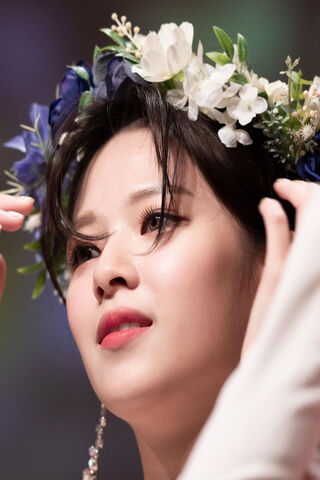 Elegance in Bloom: The Enchanting Yoo Jeongyeon 🌸✨