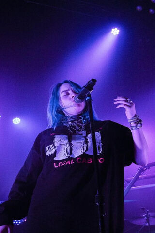 Billie Eilish: A Night of Electric Vibes 🎤✨