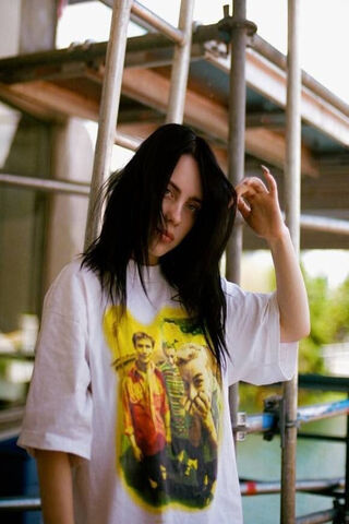 Billie Eilish: A Bold Expression of Style 🎤✨