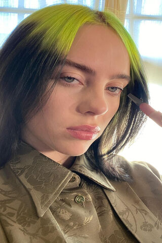 Billie Eilish: A Bold Expression of Style 🎤✨