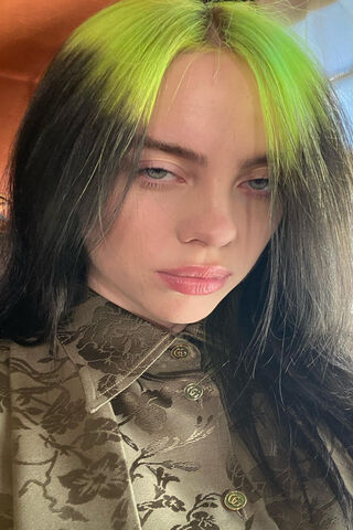 Billie Eilish: A Bold Expression of Style 🎤✨