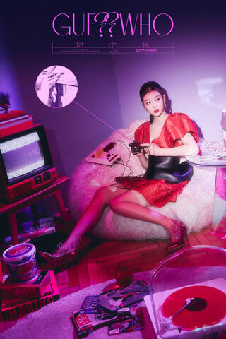 Lia's Retro Vibe: A Glamorous Game Night 🎮✨