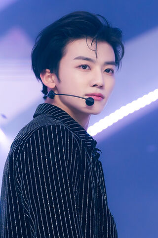 Captivating Charisma: Na Jaemin on Stage ✨