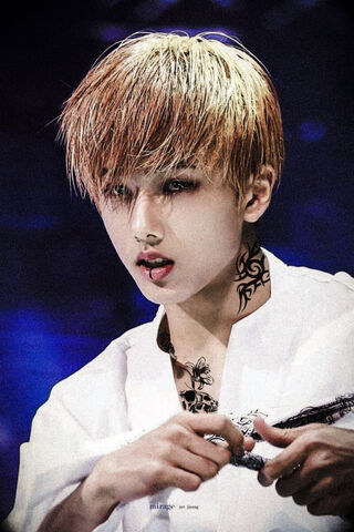 Dynamic Performance: The Charisma of Park Jisung 🎤✨