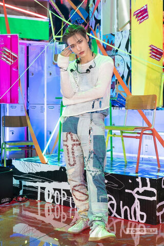 Seonghwa: The Artistic Visionary 🎨✨