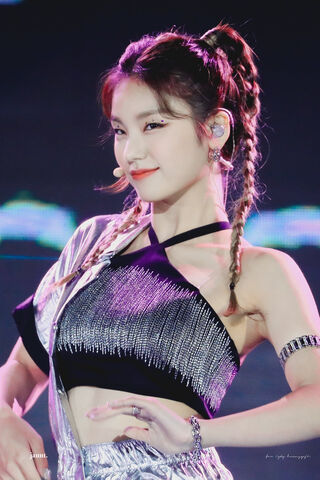 Yeji: The Sparkling Star of Performance ✨