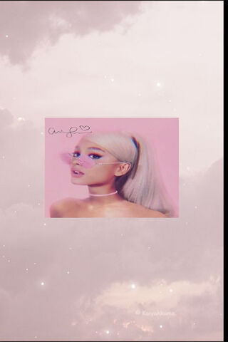 Ariana Grande: A Star in Pastel Dreams 🌟💖