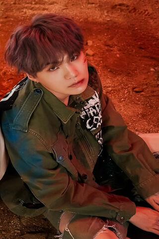 Suga's Charismatic Vibe 🌟