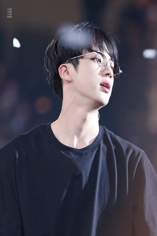 Jin's Captivating Momen..