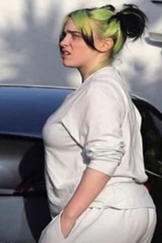 Billie Eilish: A Glimpse of Everyday Life 🌟