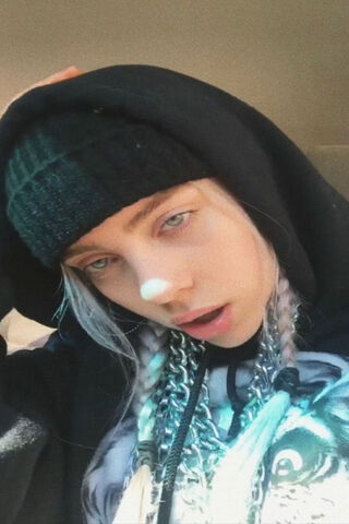 Billie Eilish: The Icon of Modern Music 🎤✨