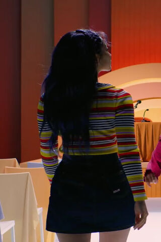 Dahyun's Colorful Charm in Fanfare 🎉