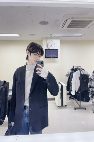 Sunghoon's Chic Mirror Moment ✨