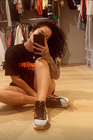 Chillin' in Style: Ella Mai's Casual Vibe 