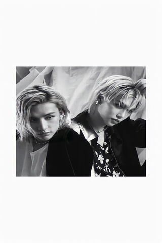 Hyunlix: A Dynamic Duo in Monochrome 🌟