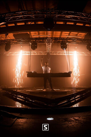 The Grand Performance: A Night on the Imperial Stage 🎤✨