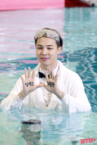 Jimin: The Charismatic Poolside Performer 🌊✨