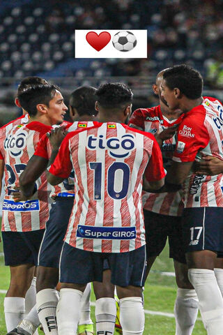Celebrating Victory: Junior de Barranquilla's Team Spirit! 🎉⚽