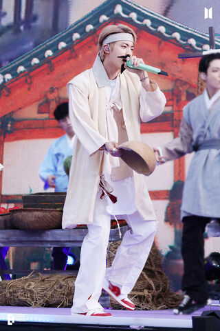 Jin: The Charismatic Performer 🎤✨