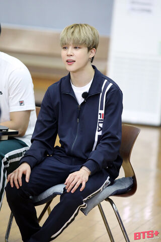 Jimin: The Charismatic Performer 🌟