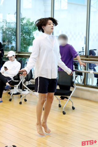 JungKook: The Dance Dynamo in Action! 🎶✨