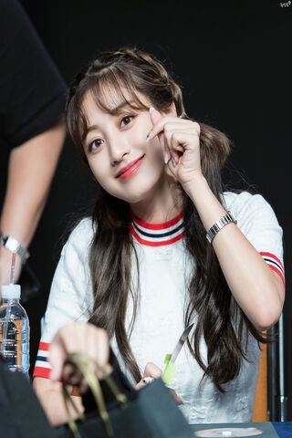 Jihyo's Charming Smile 🌟