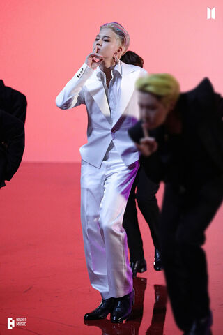 Jimin: The Charismatic Performer 🌟